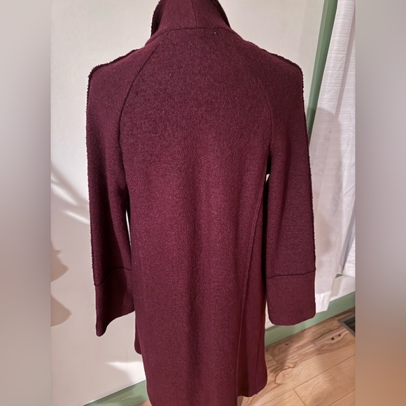 TAHARI COAT WOOL . Burgundy/ wine colored long coat. - Picture 3 of 7